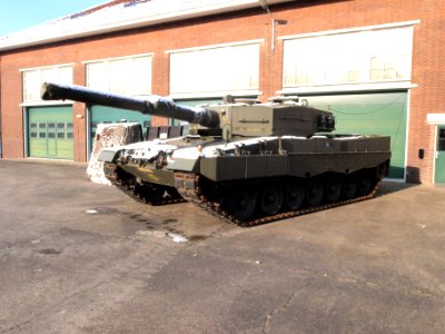 Leopard 2A4 Dutch army 12002 KU-84-01 pic-2