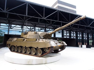 Leopard I gate guard KU-93-94 pic2