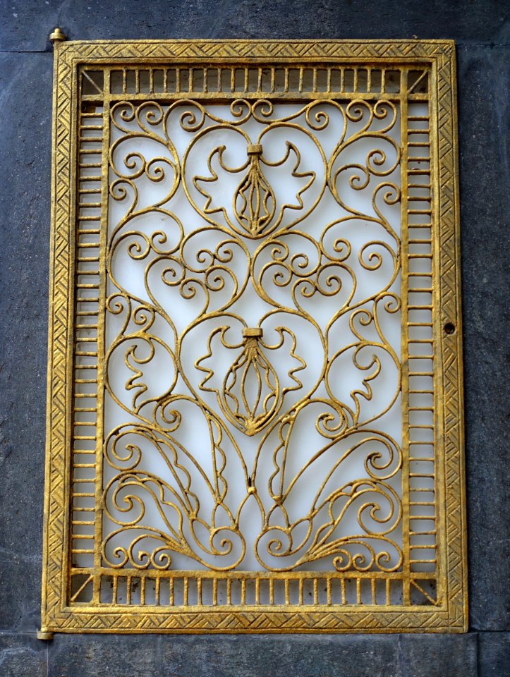 Leopard pier grillwork - Platanenhain - Mathildenhöhe - Darmstadt, Germany - DSC01515