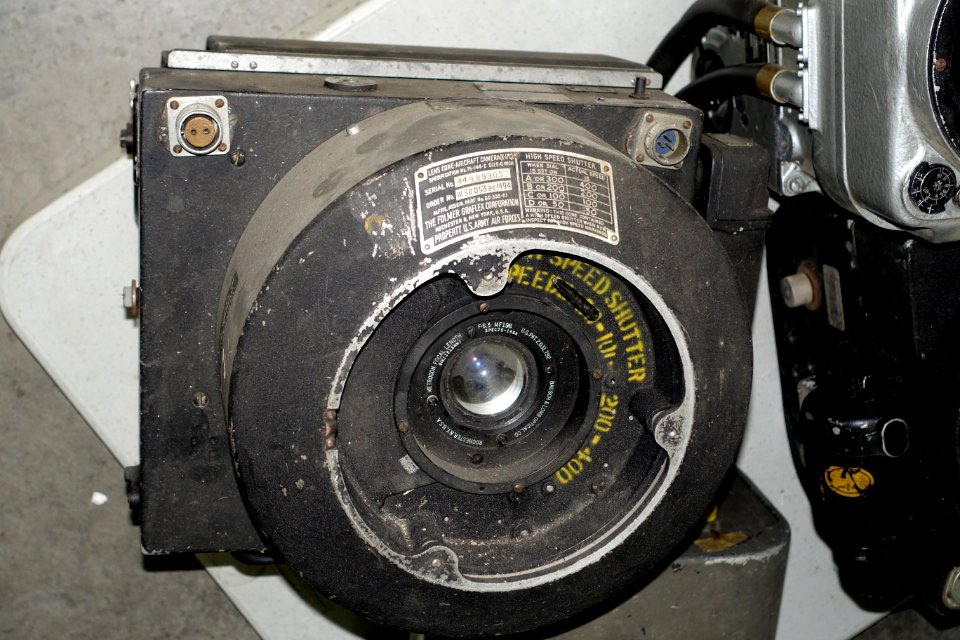 Lens Cone - Aircraft Camera (K-17C), Folmer Graflex Corporation, lens by Bausch & Lomb Optical Co. - Oregon Air and Space Museum - Eugene, Oregon - DSC09728