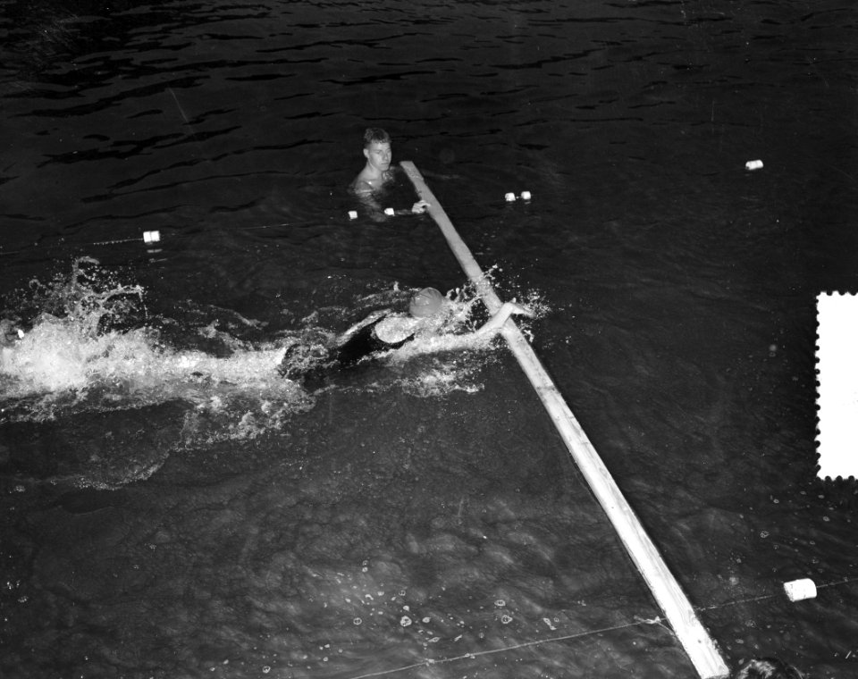 Lenie de Nijs verbetert wereldrecord 880 yards vrije slag (op 10.58.01 min), Bestanddeelnr 907-2845