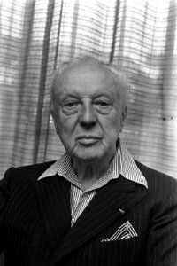 Leopold Stokowsky , 88 jaar , componist USA, houdt persconferentie te Hilversum,, Bestanddeelnr 923-7412