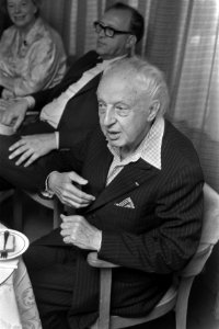 Leopold Stokowsky , 88 jaar , componist USA, houdt persconferentie te Hilversum,, Bestanddeelnr 923-7415
