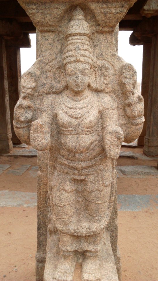 Lepakshi pillar sculpter 15