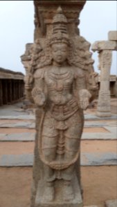 Lepakshi pillar sculpter 11
