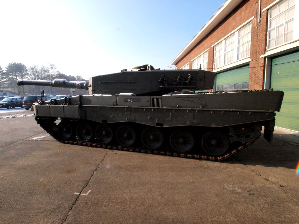 Leopard 2A4 Dutch army 12002 KU-84-01 pic-0