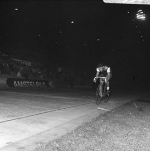 Leo Duyndam , in aktie tijdens de achtervolging, Bestanddeelnr 921-5561