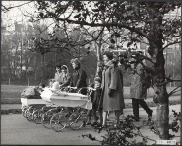 Lente, parken, kinderen, moeders, Bestanddeelnr 050-0070