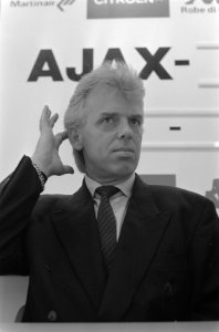 Leo Beenhakker tijdens de persconferentie, Bestanddeelnr 934-4576
