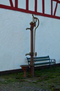 Lenzhahn, Rat- und Backhaus, Brunnen