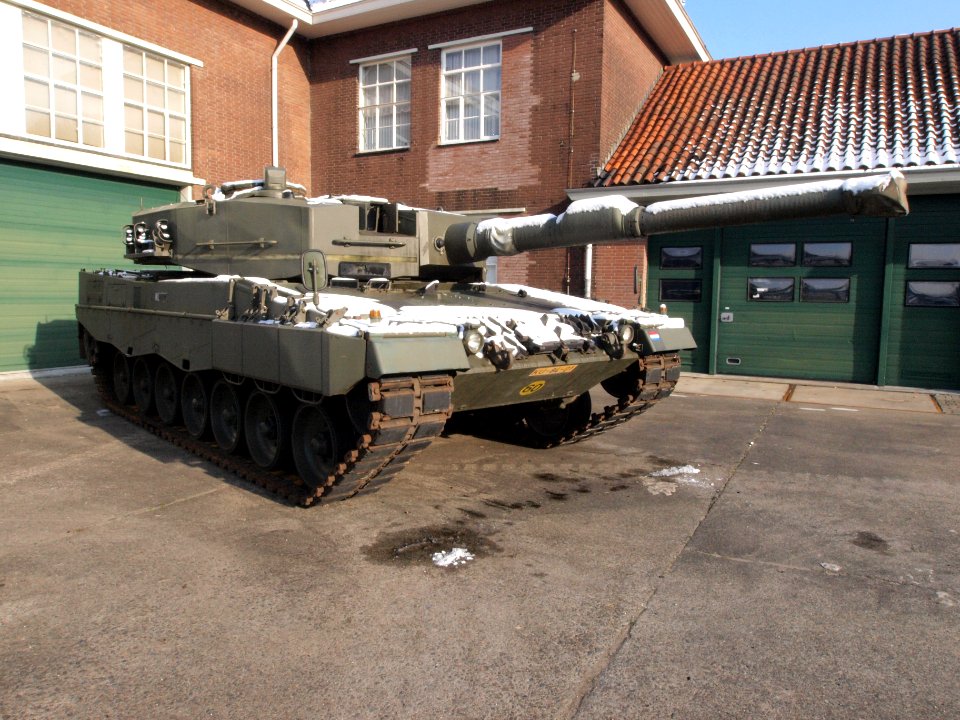 Leopard 2A4 Dutch army 12002 KU-84-01 pic-6