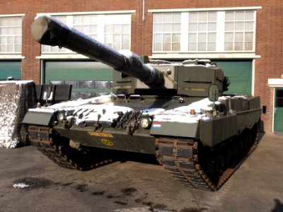 Leopard 2A4 Dutch army 12002 KU-84-01 pic-3
