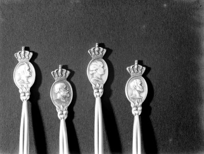 Lepeltjes met de koningen Willem I, Willem II en Willem III en prinses Juliana v, Bestanddeelnr 190-0552