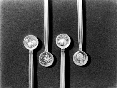 Lepeltjes met vruchten van de fa Gerritsen & Van Kempen in Zeist, Bestanddeelnr 190-0536
