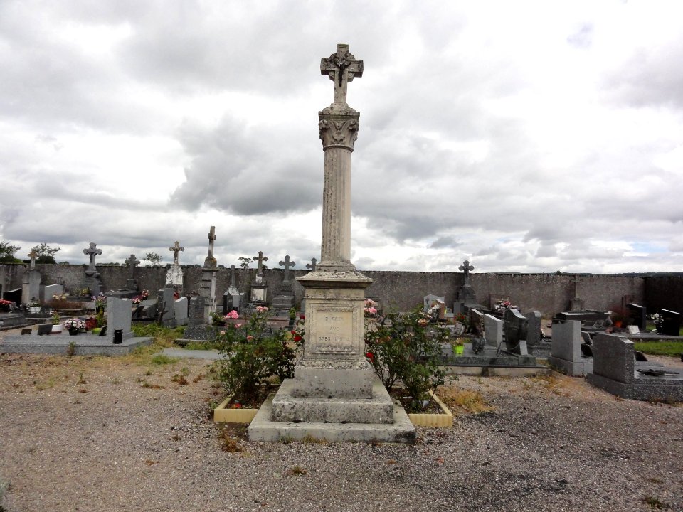 Lemainville(M-et-M) croix de cimetière
