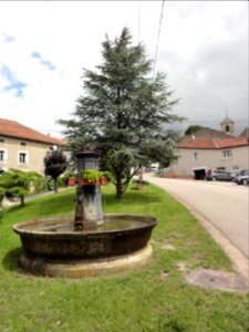 Lemainville(M-et-M) fontaine rue principale
