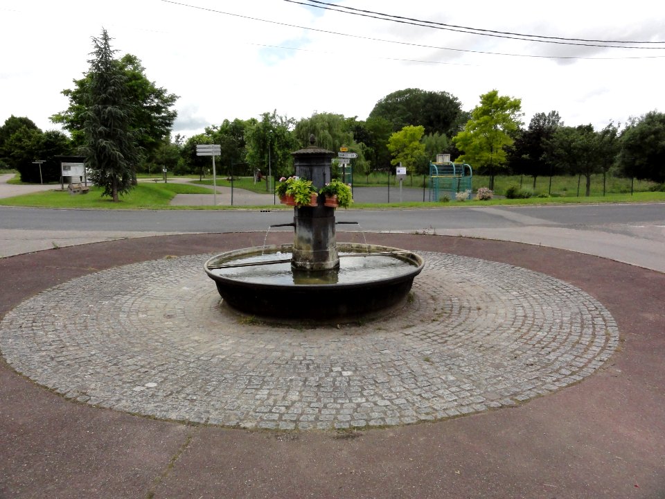 Lemainville(M-et-M) fontaine sur rond-point
