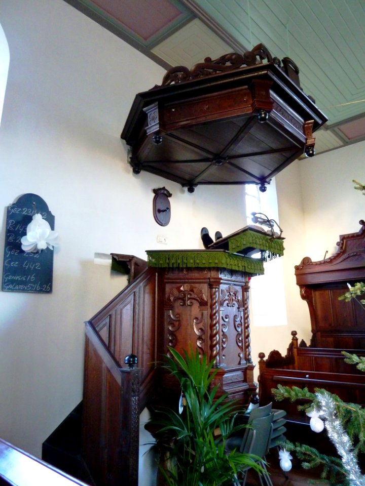 Lellens - kerk - preekstoel