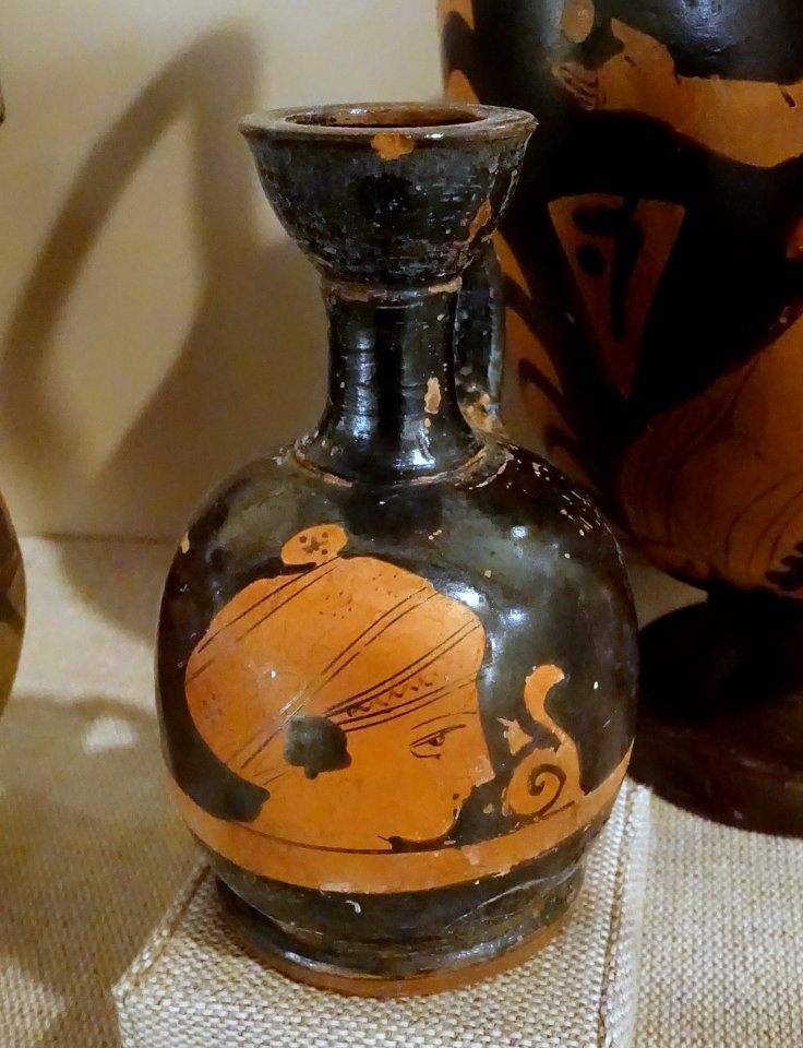 Lekythos, oil jar by a member of the Class of Berlin F2473, Attic red figure, Greece, late 5th to early 4th century BC, terracotta - Spurlock Museum, UIUC - DSC05871