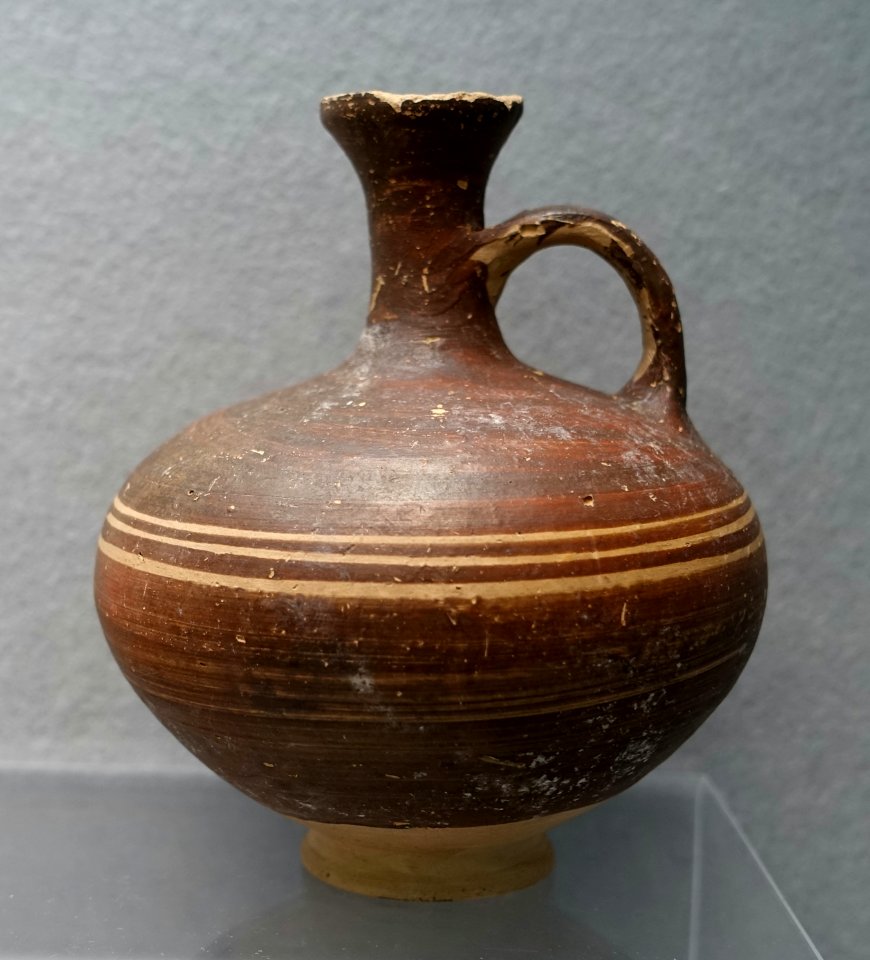 Lekythos in protogeometric style, Submycenaean Greece, c. 1050 BC, H 5057 - Martin von Wagner Museum - Würzburg, Germany - DSC05623