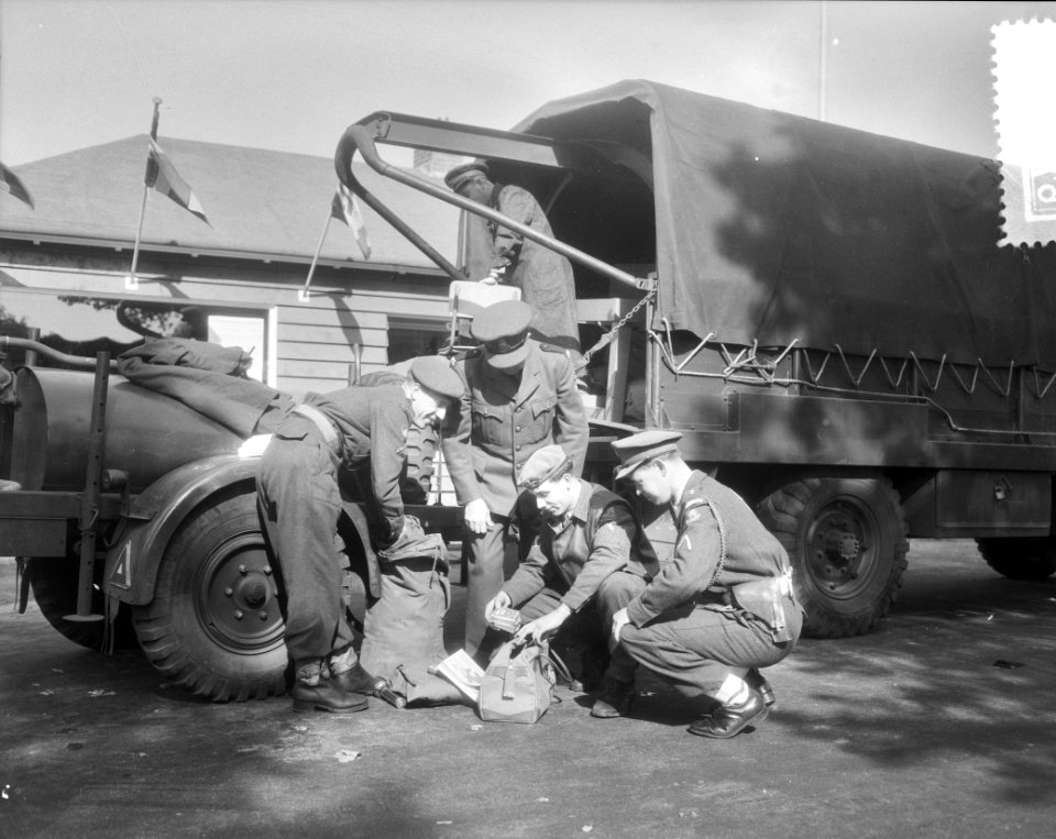 Legeroefeningen Duitsland, Hollandse troepen passeren de grens bij Denekamp, Bestanddeelnr 906-7134