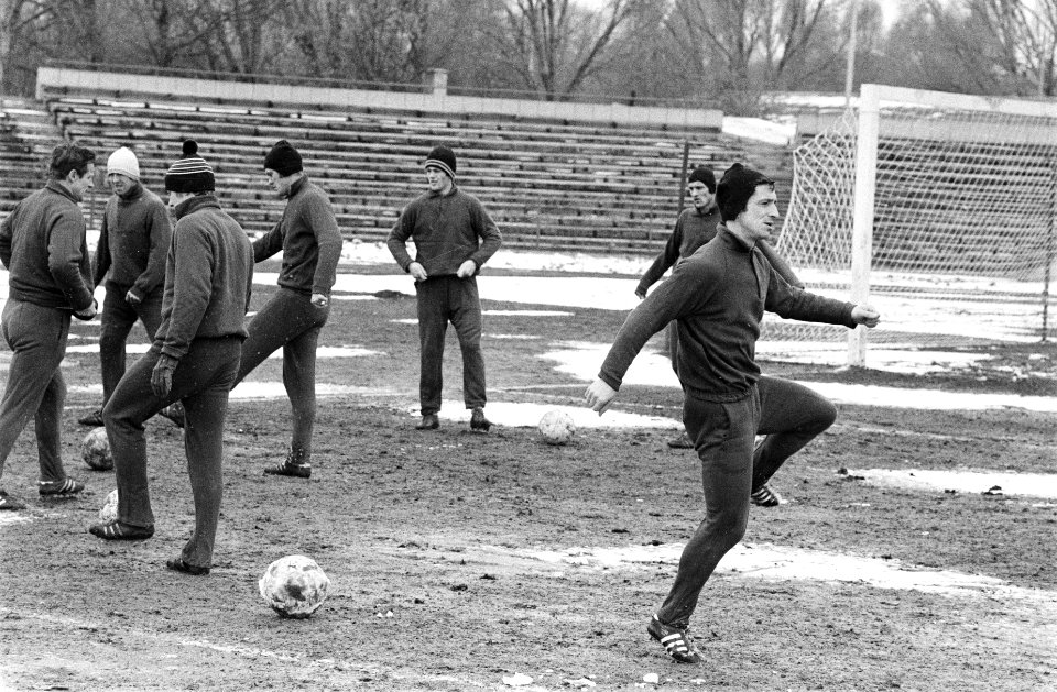 Legia-elftal traint in Warschau (Polen), Bestanddeelnr 923-4156