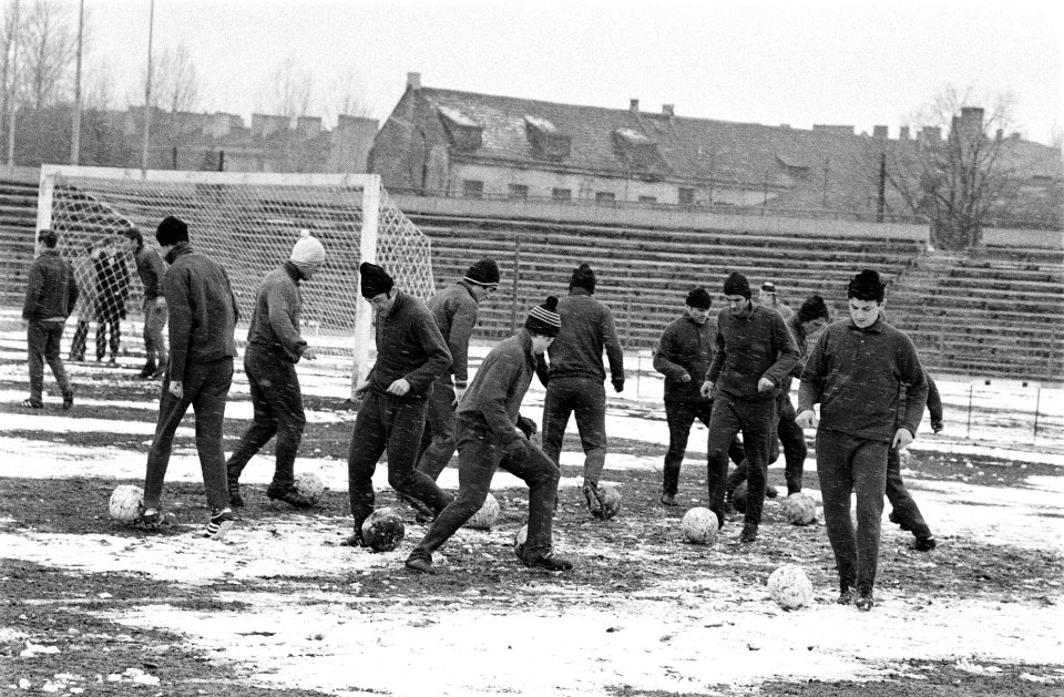 Legia-elftal traint in Warschau (Polen), Bestanddeelnr 923-4157