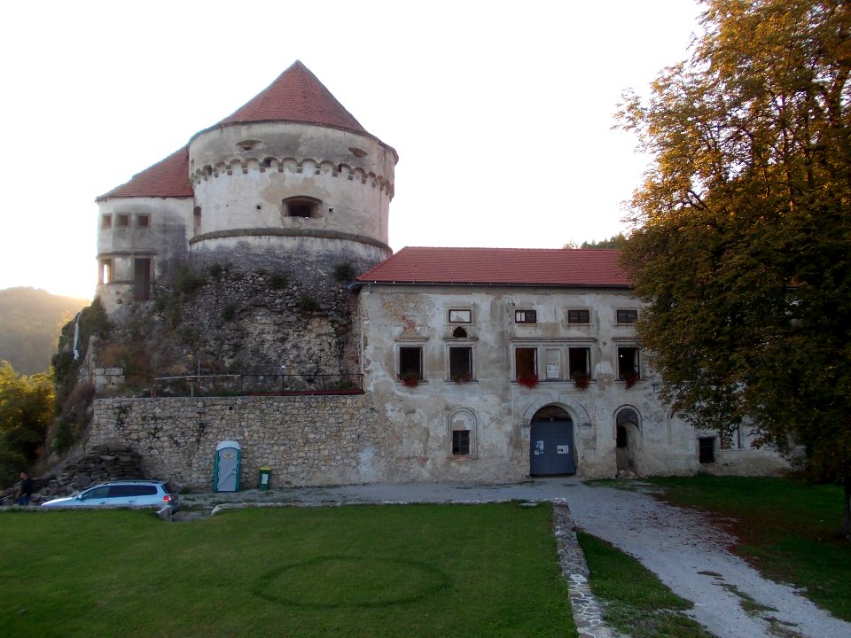 Lemberg pri Novi Cerkvi Castle 01