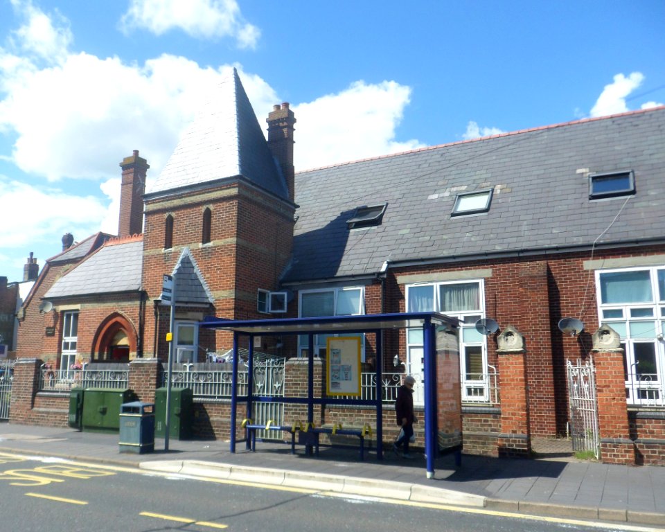 Len Williams Terrace (formerly New Road School), New Road, Fratton (August 2017) (1)