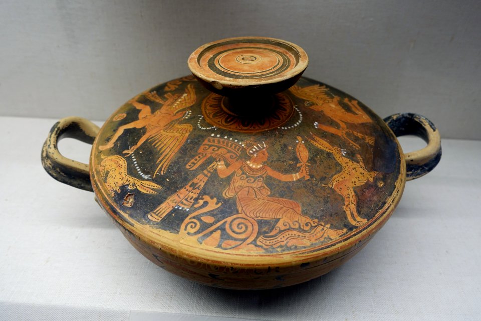 Lekanis with rabbits as aphrodisiac animals, Corinth, c. 380 BC, L 865 - Martin von Wagner Museum - Würzburg, Germany - DSC05793