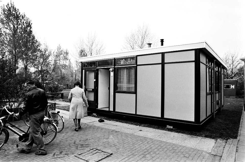 Lekkerkerk ivm gifvondsten bewoners van huizen die moeten worden afg bekijk, Bestanddeelnr 930-8188