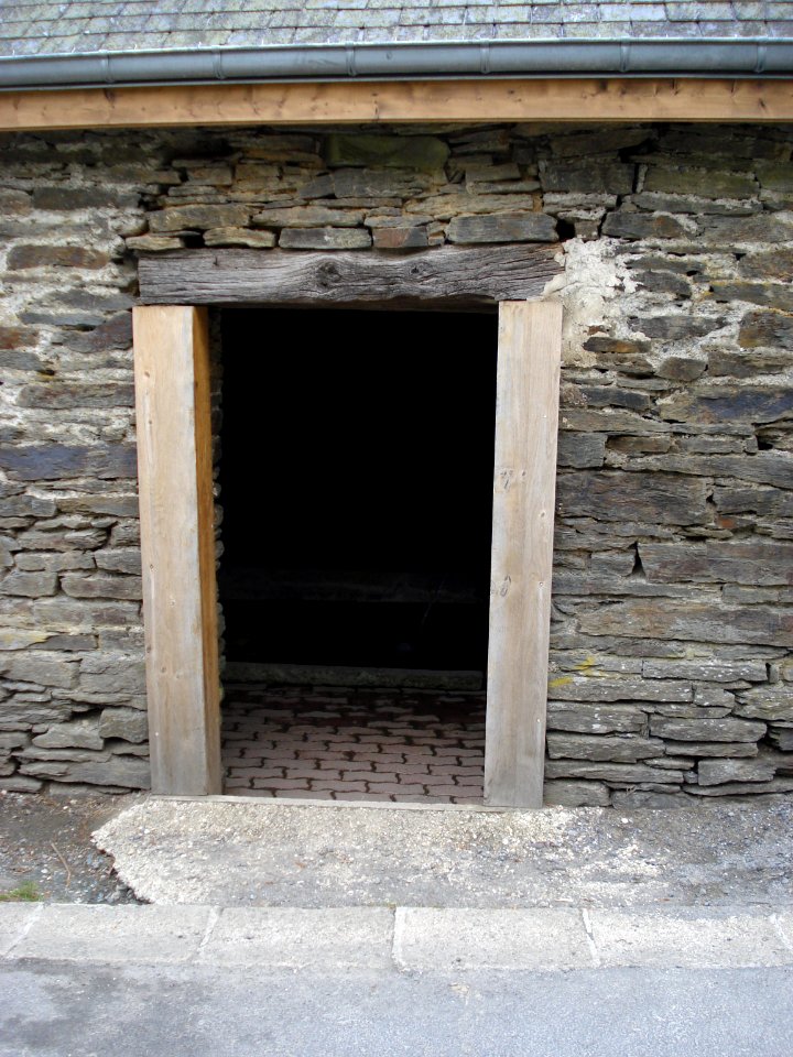 Les Hautes-Rivières (Ardennes) Lavoir de Linchamps, extérieur