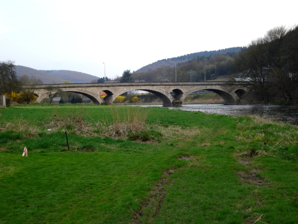 Les Hautes-Rivières (Ardennes) pont D13, vue de l'ouest