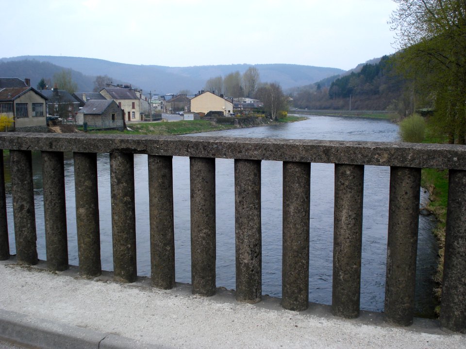 Les Hautes-Rivières (Ardennes) vue du pont à Failloué