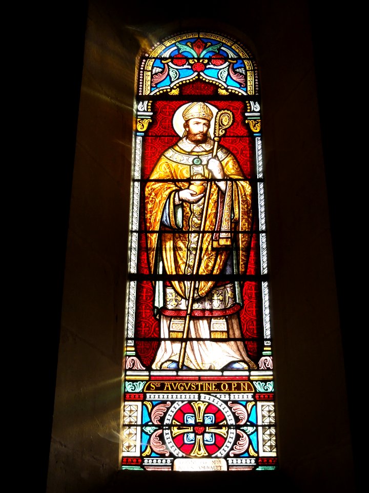 Les Ormes (Vienne) église, vitrail 01
