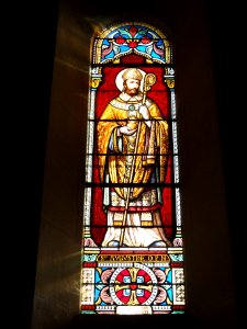 Les Ormes (Vienne) église, vitrail 01