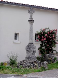 Les Gonds (Charente-Maritime) Croix