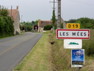 Les Mées (Sarthe) entrée