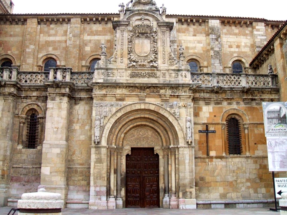 Leon - Basilica de San Isidoro 02