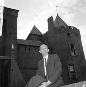 Leo Vroman ontving staatsprijs voor letterkunde in het Muiderslot, Bestanddeelnr 917-8047