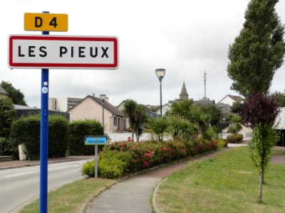 Les Pieux (Manche) city limit sign