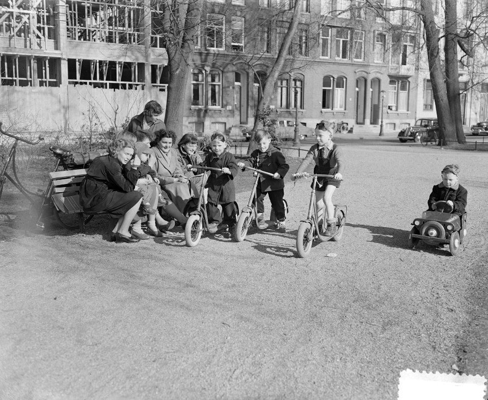 Lenteweer in Amsterdam (Frederiksplein), Bestanddeelnr 906-3872