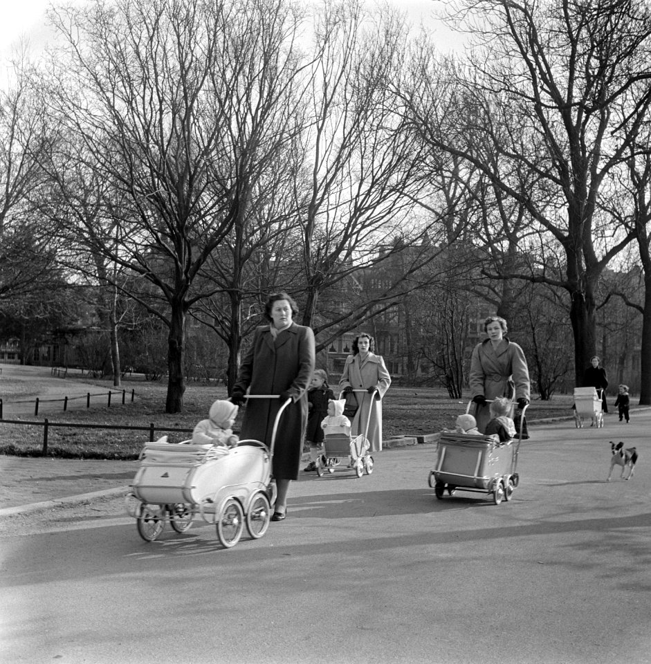 Lenteplaatjes. Heidewagens in Vondelpark, Bestanddeelnr 905-6076