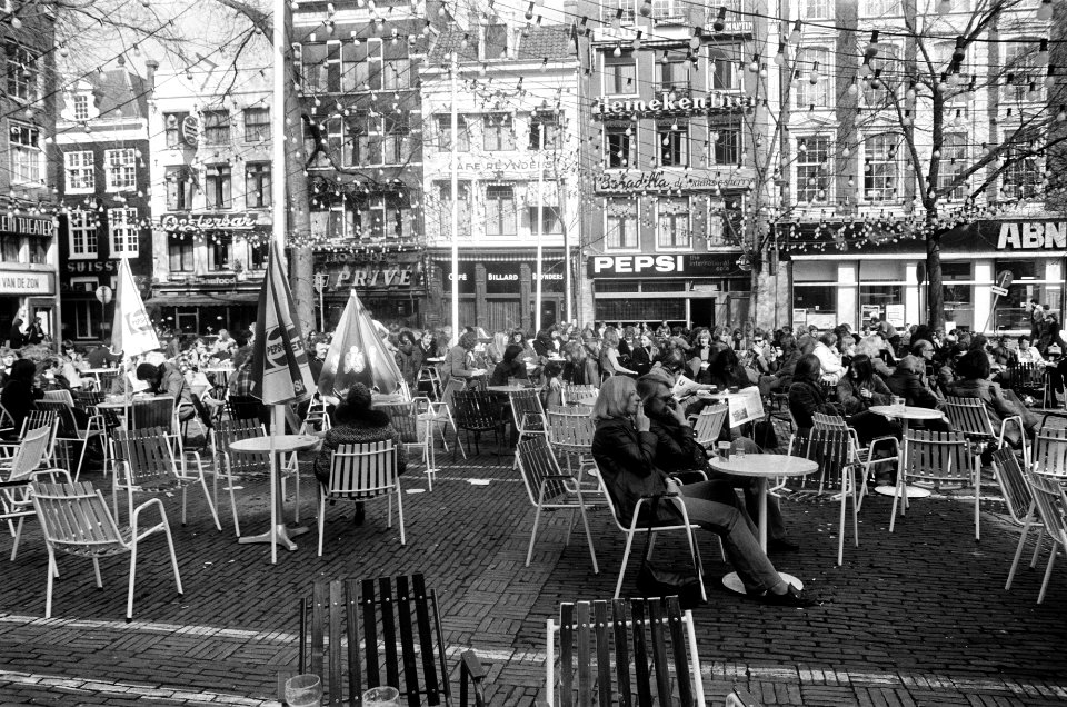 Lente vol terras op Leidseplein Amsterdam, Bestanddeelnr 927-8205