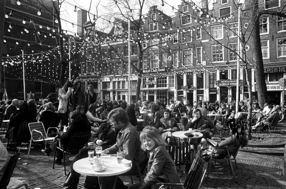 Lente vol terras op Leidseplein Amsterdam, Bestanddeelnr 927-8204