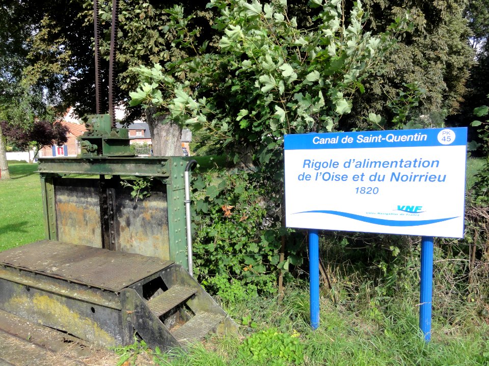 Lesdins (Aisne) (01) Rigole du Noirrieu (01)