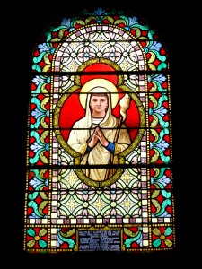 Les Autels (Aisne) église, vitrail Sainte Geneviève