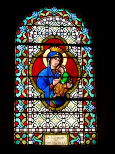 Les Autels (Aisne) église, vitrail ND du perpétuel secours