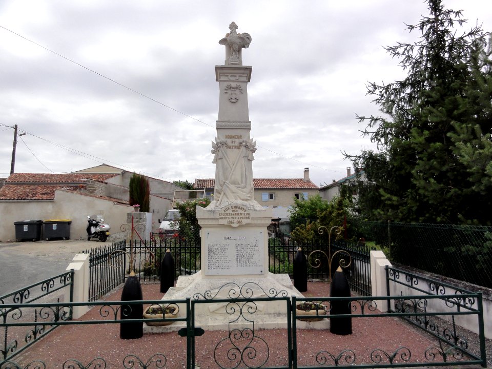 Les Églises-d'Argenteuil (Charente-Maritime) monument aux morts