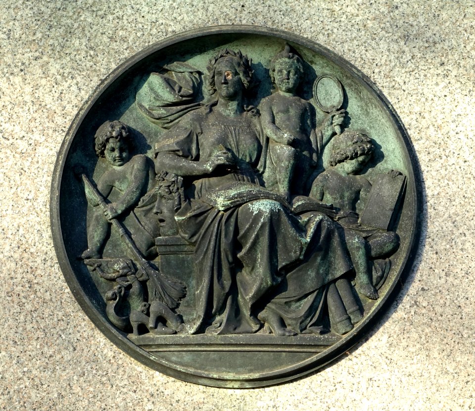 Lessingdenkmal detail (Lessingplatz) - Braunschweig, Germany - DSC04228